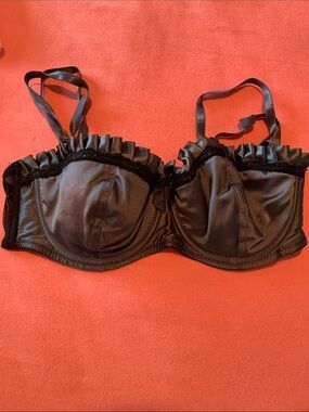 Vintage Marilyn Monroe Intimates Gray satin bra black lace trim 34C